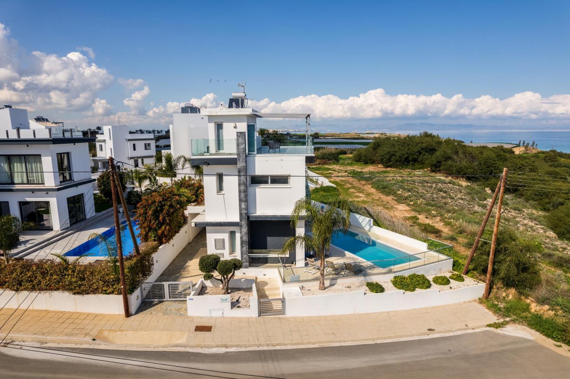 Seaside Luxury Villa Paralimni Bagian luar foto