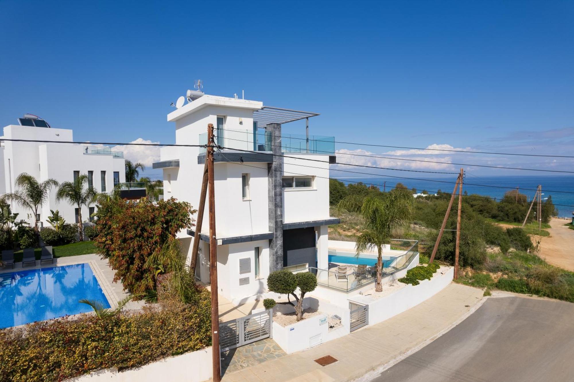 Seaside Luxury Villa Paralimni Bagian luar foto