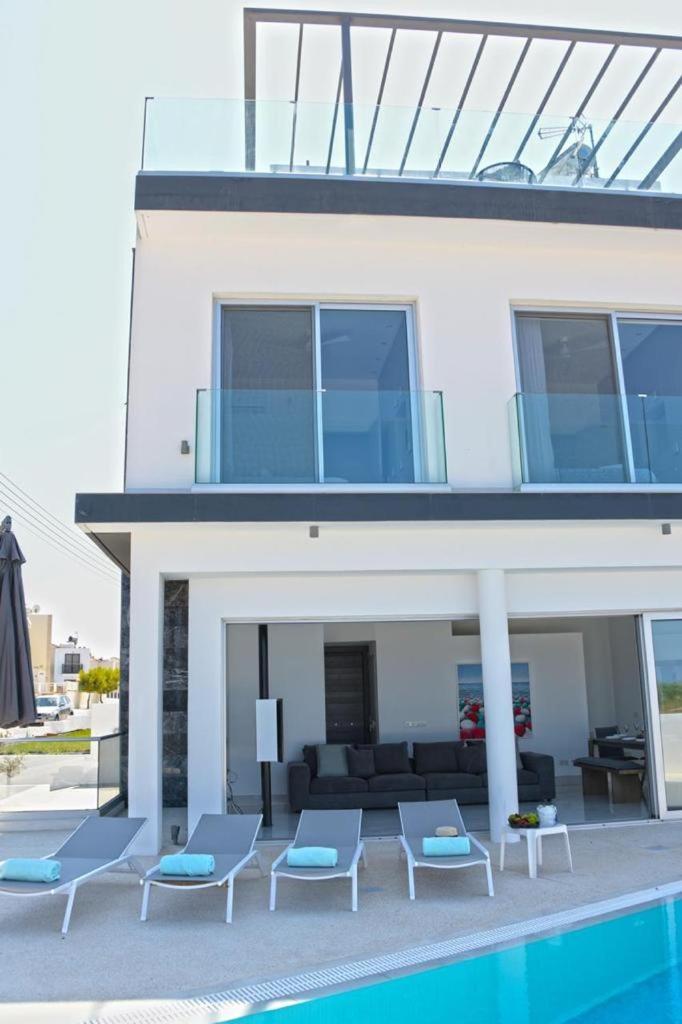 Seaside Luxury Villa Paralimni Bagian luar foto